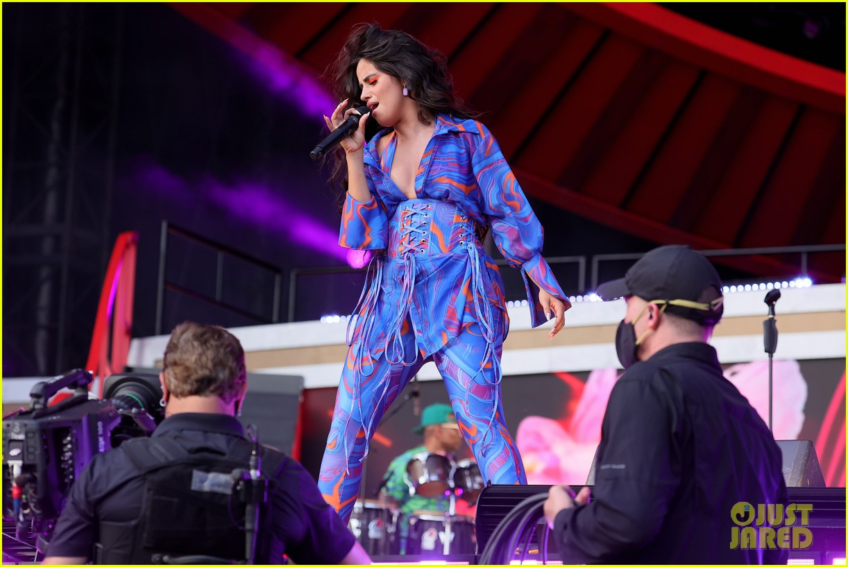 Shawn Mendes Performs with Girlfriend Camila Cabello at Global Citizen Live 2021!
