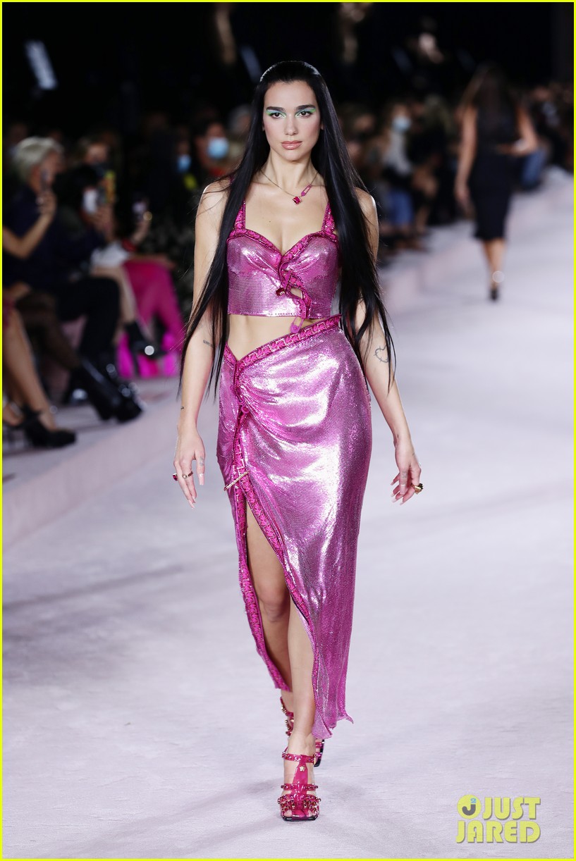 Gigi Hadid & Dua Lipa Hit The Runway For Versace at Milan Fashion Week!