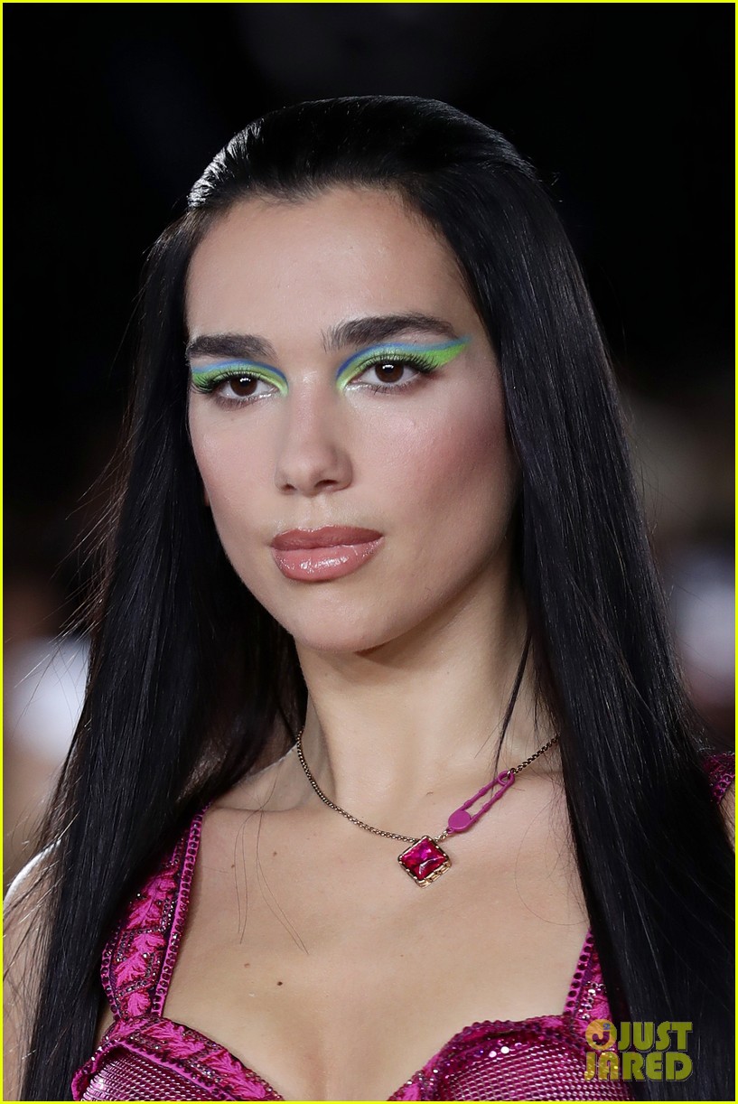 Gigi Hadid & Dua Lipa Hit The Runway For Versace at Milan Fashion Week!