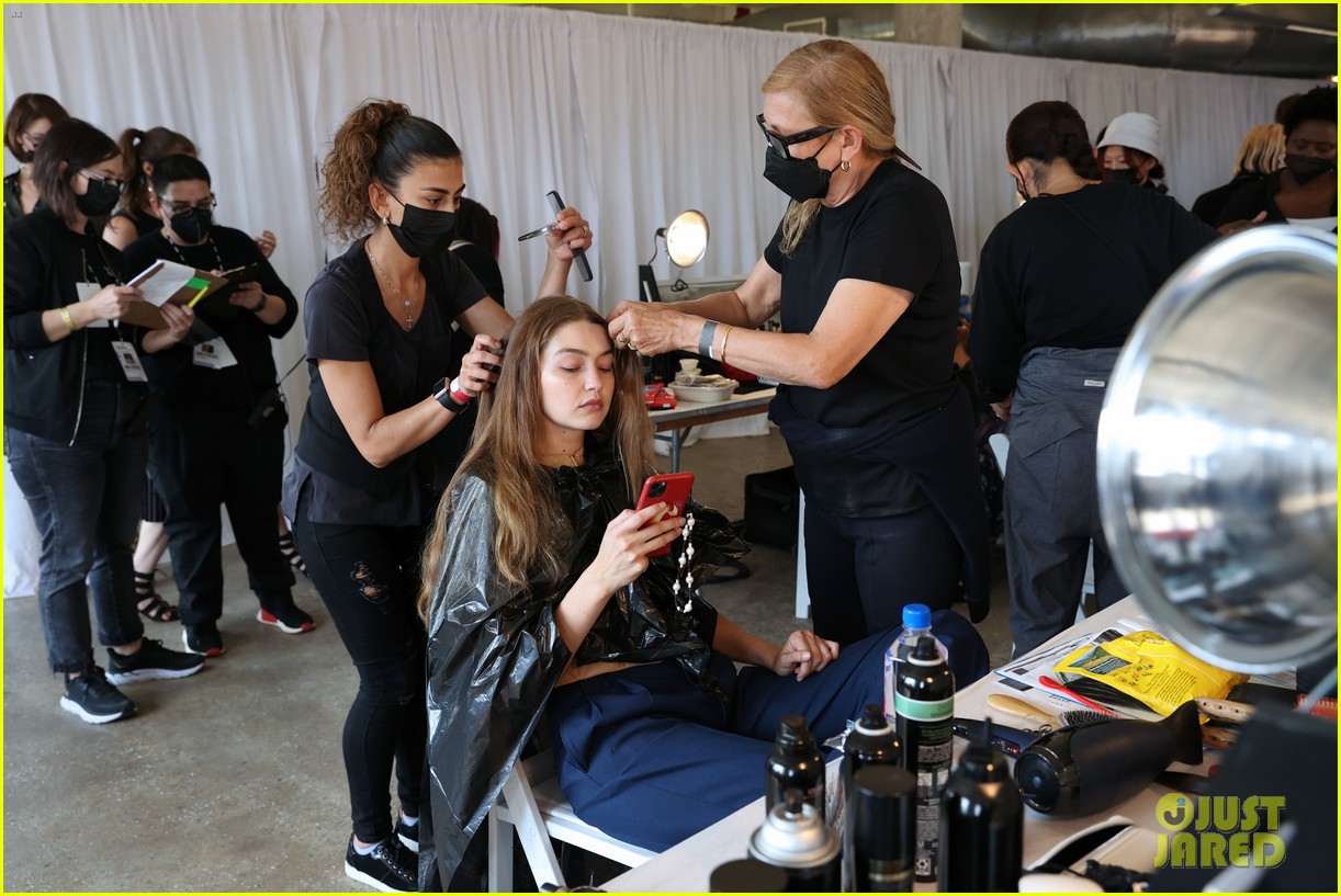 Gigi Hadid Wraps Up New York Fashion Week On Tom Ford Runway