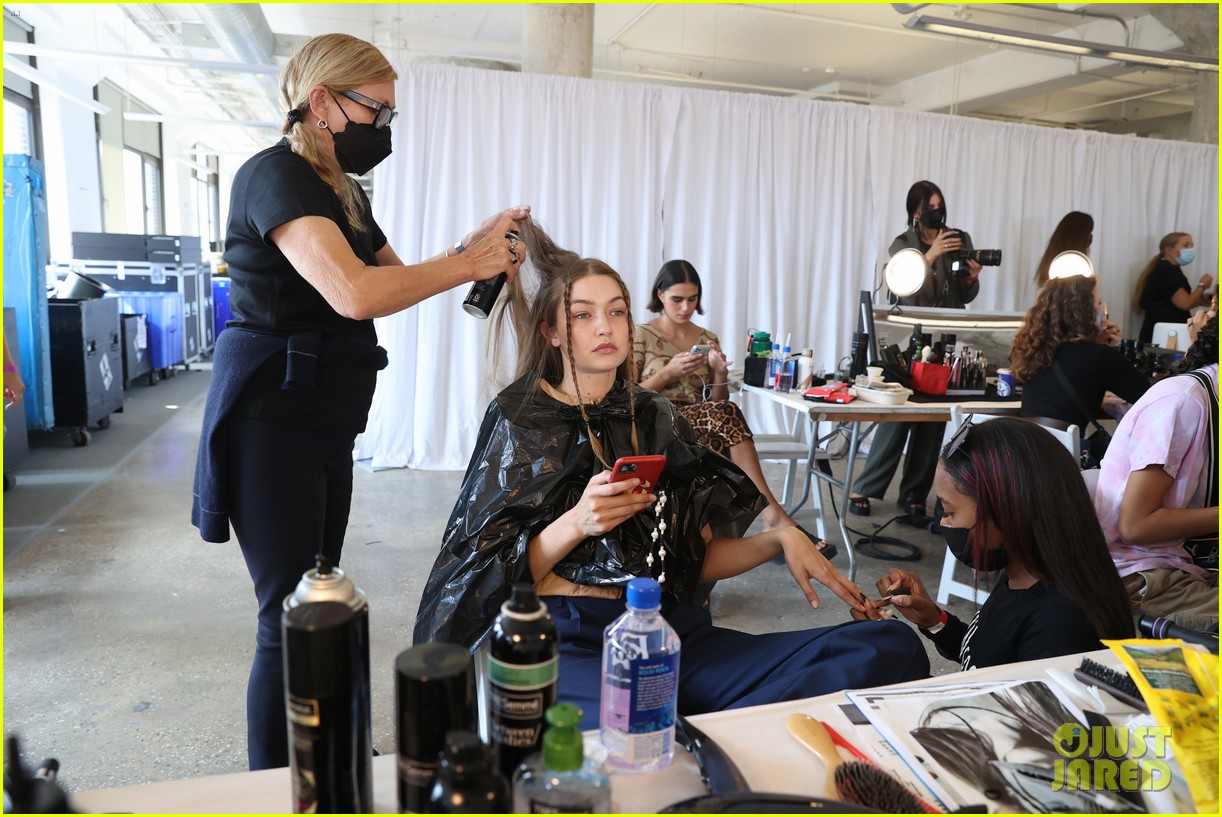Gigi Hadid Wraps Up New York Fashion Week On Tom Ford Runway