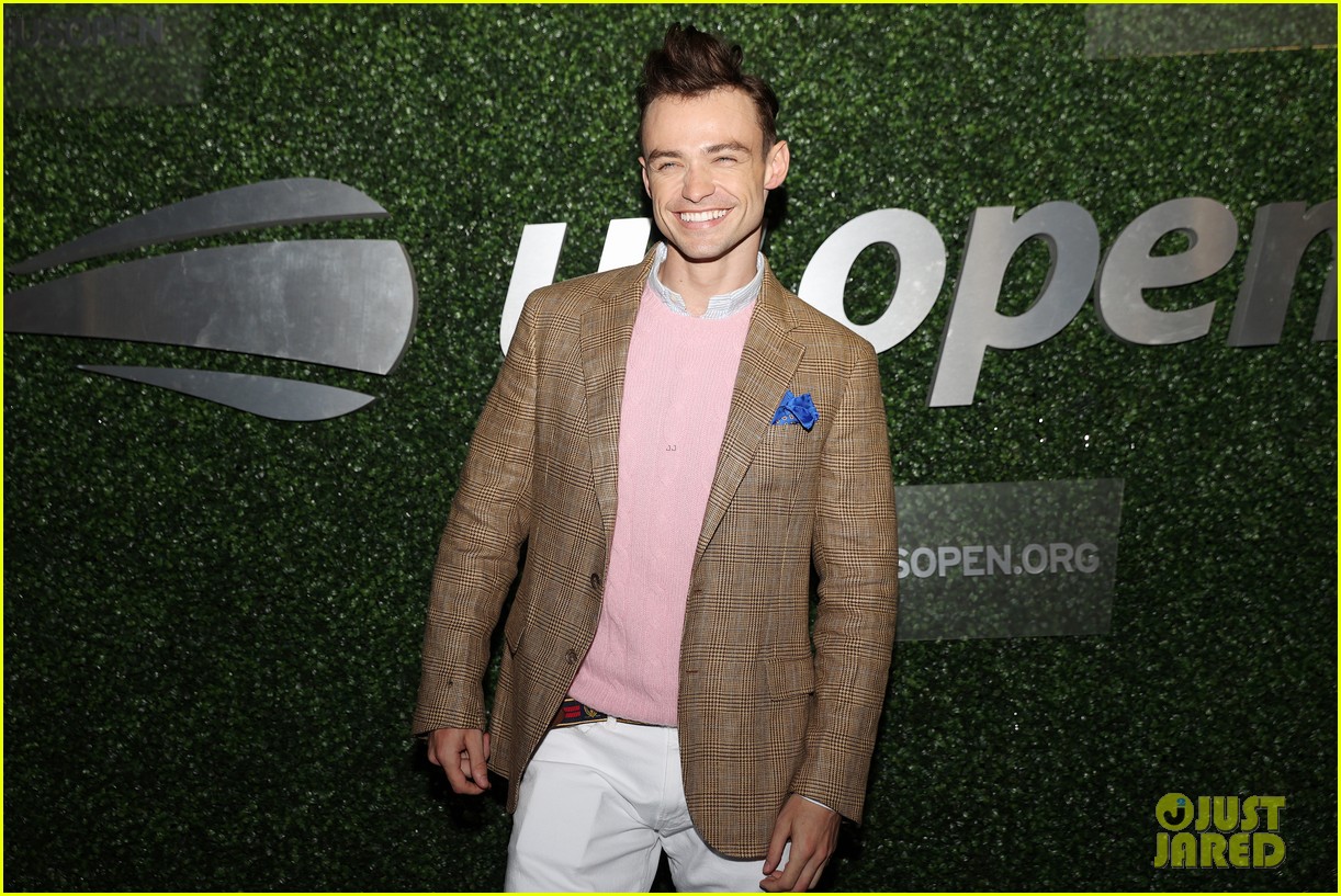 Thomas Doherty, Eli Brown, & Evan Mock Step Out for a Match at U.S. Open 2021