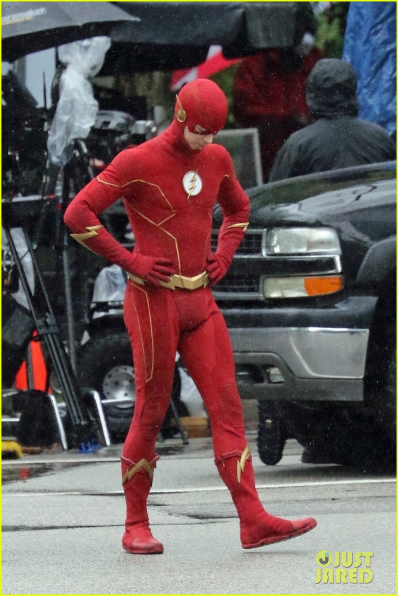Grant Gustin Photographed On Set For 'The Flash' Season 8 For the First Time!
