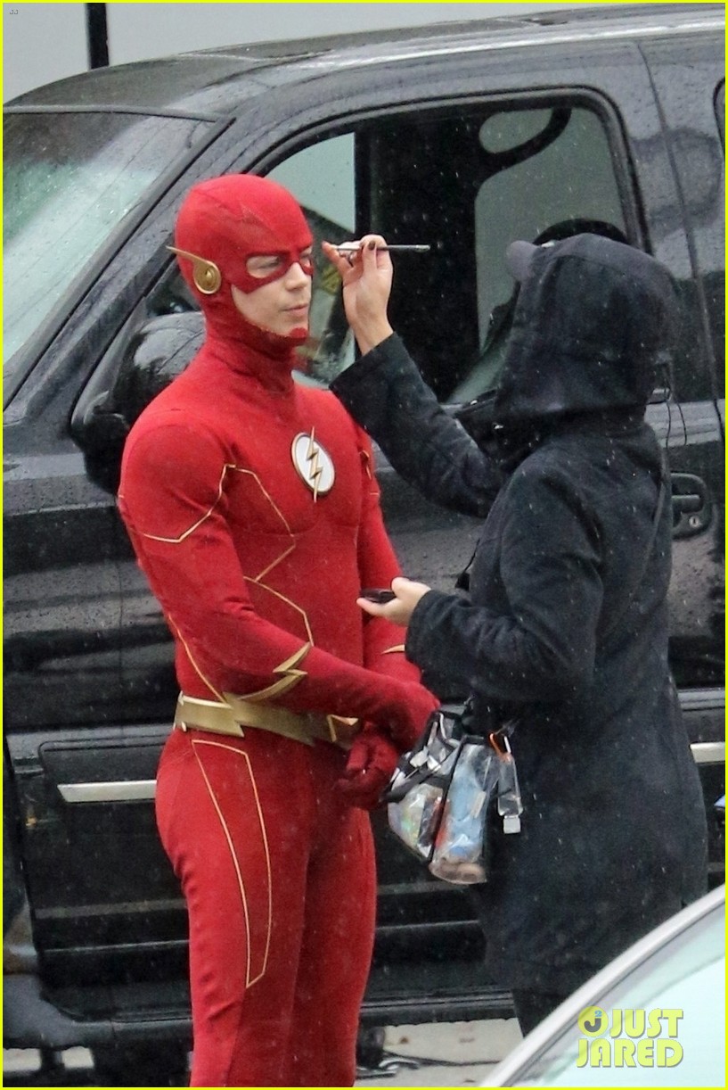 Grant Gustin Photographed On Set For 'The Flash' Season 8 For the First Time!