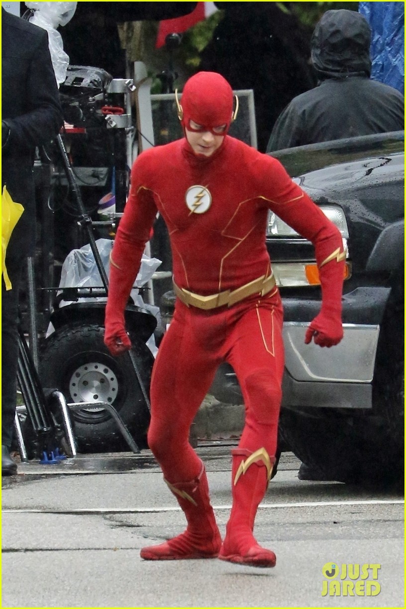 Grant Gustin Photographed On Set For 'The Flash' Season 8 For the First Time!