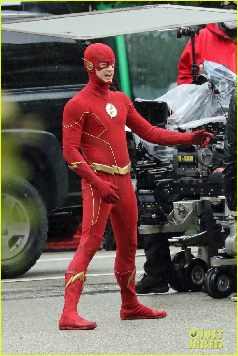 Grant Gustin Photographed On Set For 'The Flash' Season 8 For the First Time!