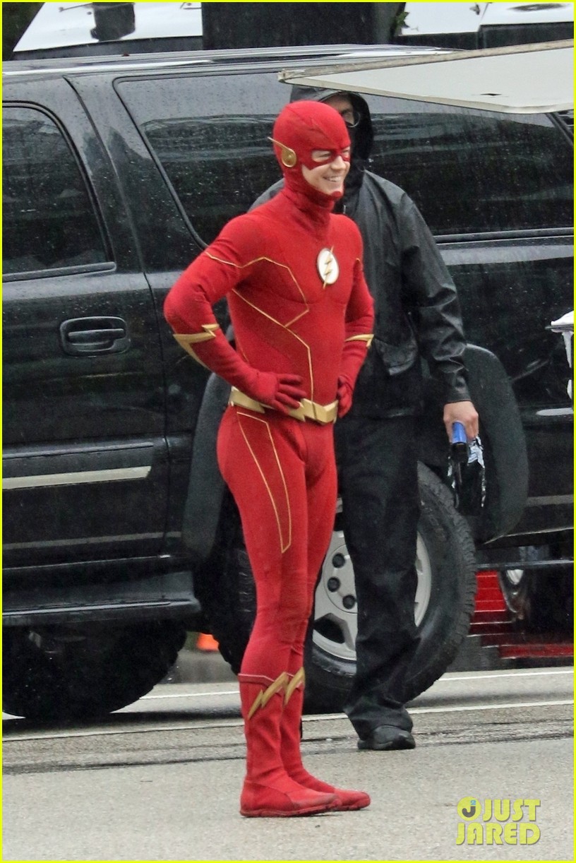 Grant Gustin Photographed On Set For 'The Flash' Season 8 For the First Time!