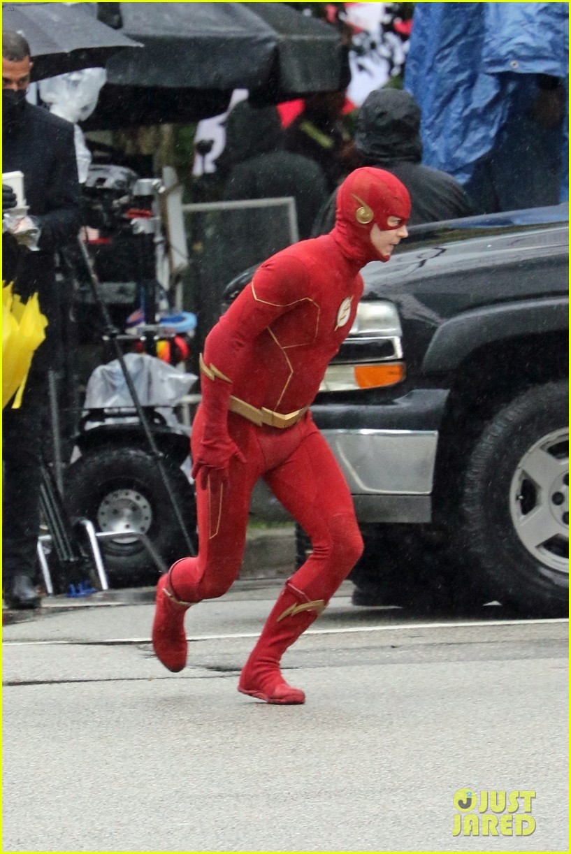 Grant Gustin Photographed On Set For 'The Flash' Season 8 For the First Time!