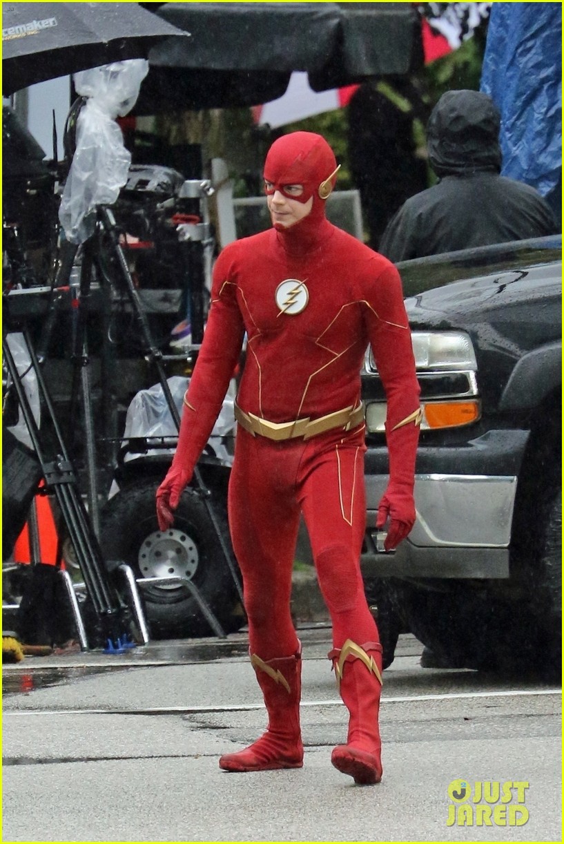 Grant Gustin Photographed On Set For 'The Flash' Season 8 For the First Time!