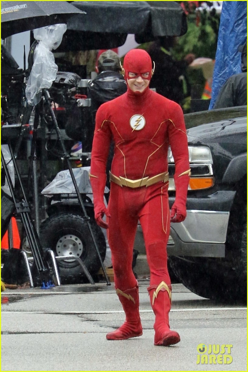 Grant Gustin Photographed On Set For 'The Flash' Season 8 For the First Time!