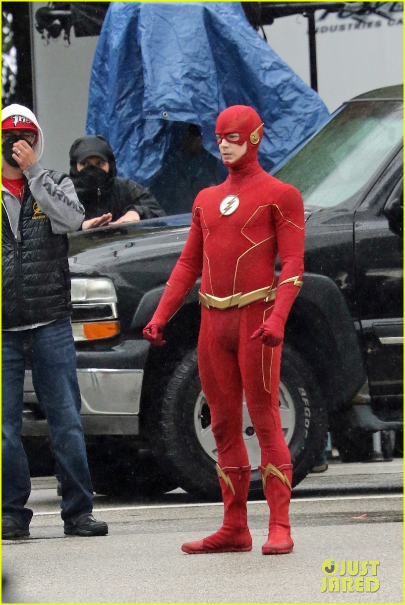 Grant Gustin Photographed On Set For 'The Flash' Season 8 For the First Time!
