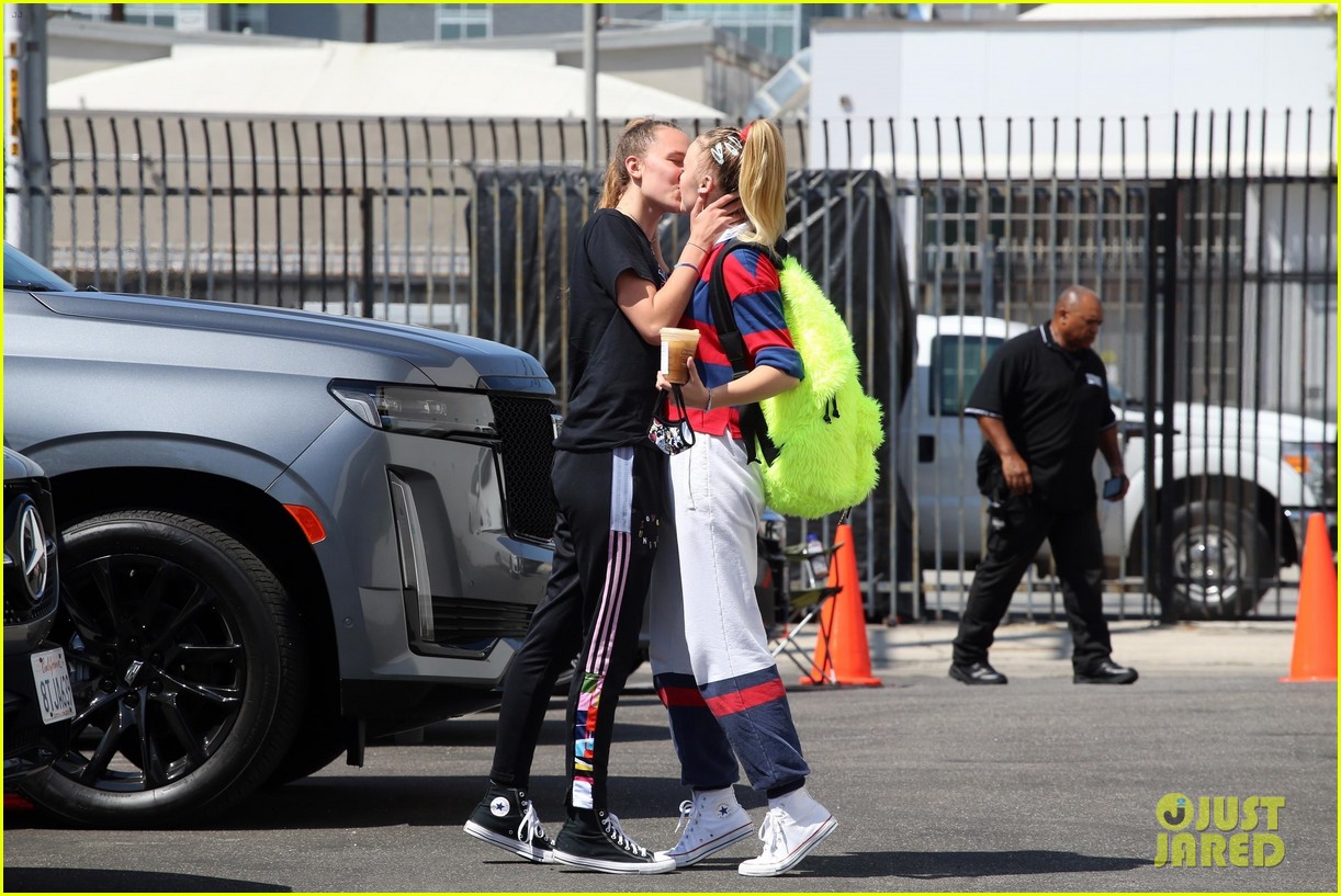 JoJo Siwa Gets a Kiss From Girlfriend Kylie Prew After 'Dancing With the Stars' Rehearsal