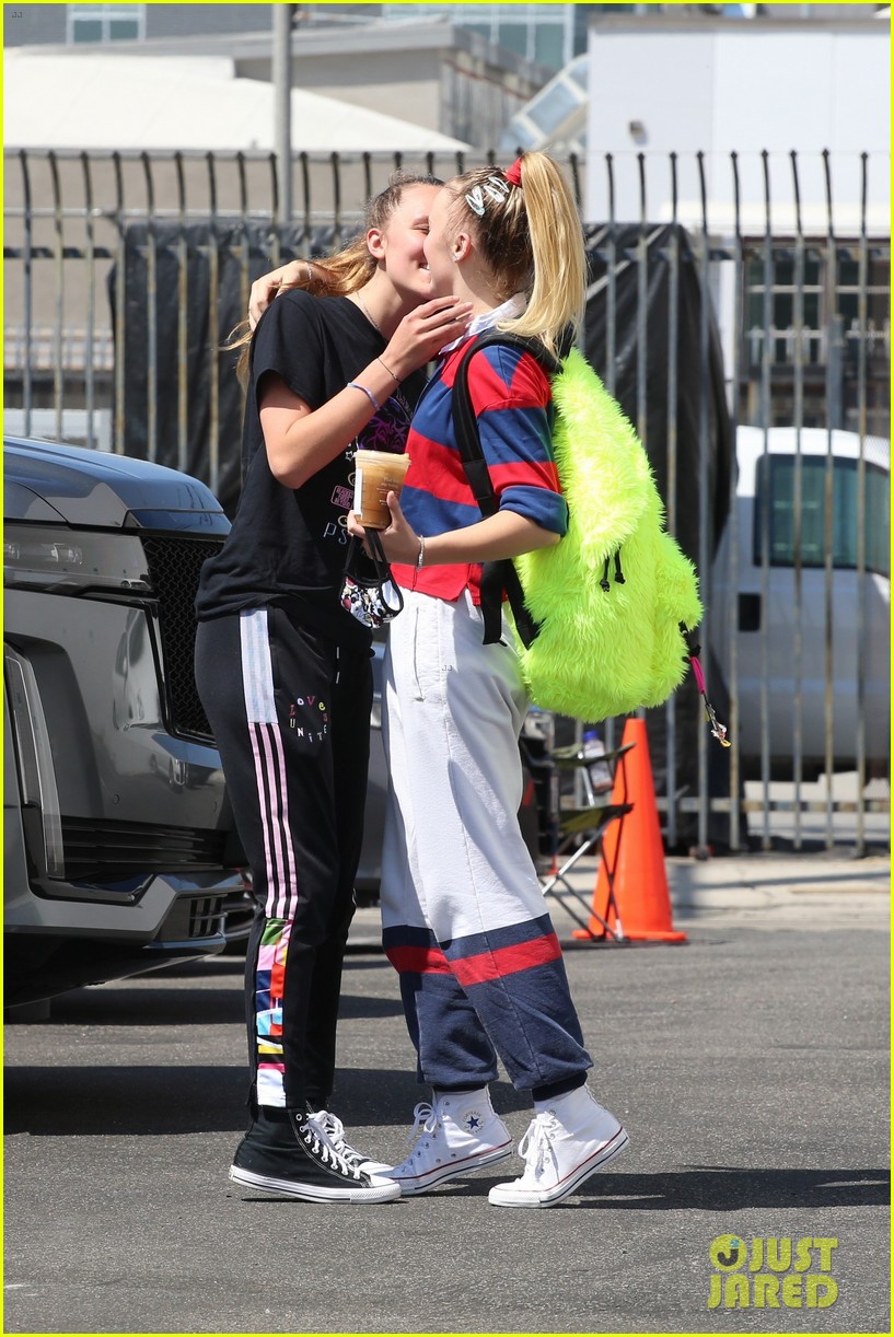 JoJo Siwa Gets a Kiss From Girlfriend Kylie Prew After 'Dancing With the Stars' Rehearsal