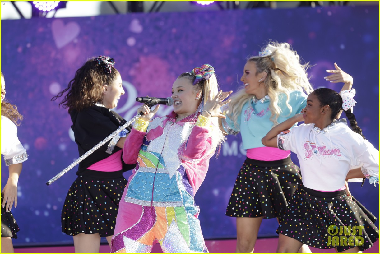 JoJo Siwa Makes Red Carpet Debut With Girlfriend Kylie Prew at 'The J Team' Premiere