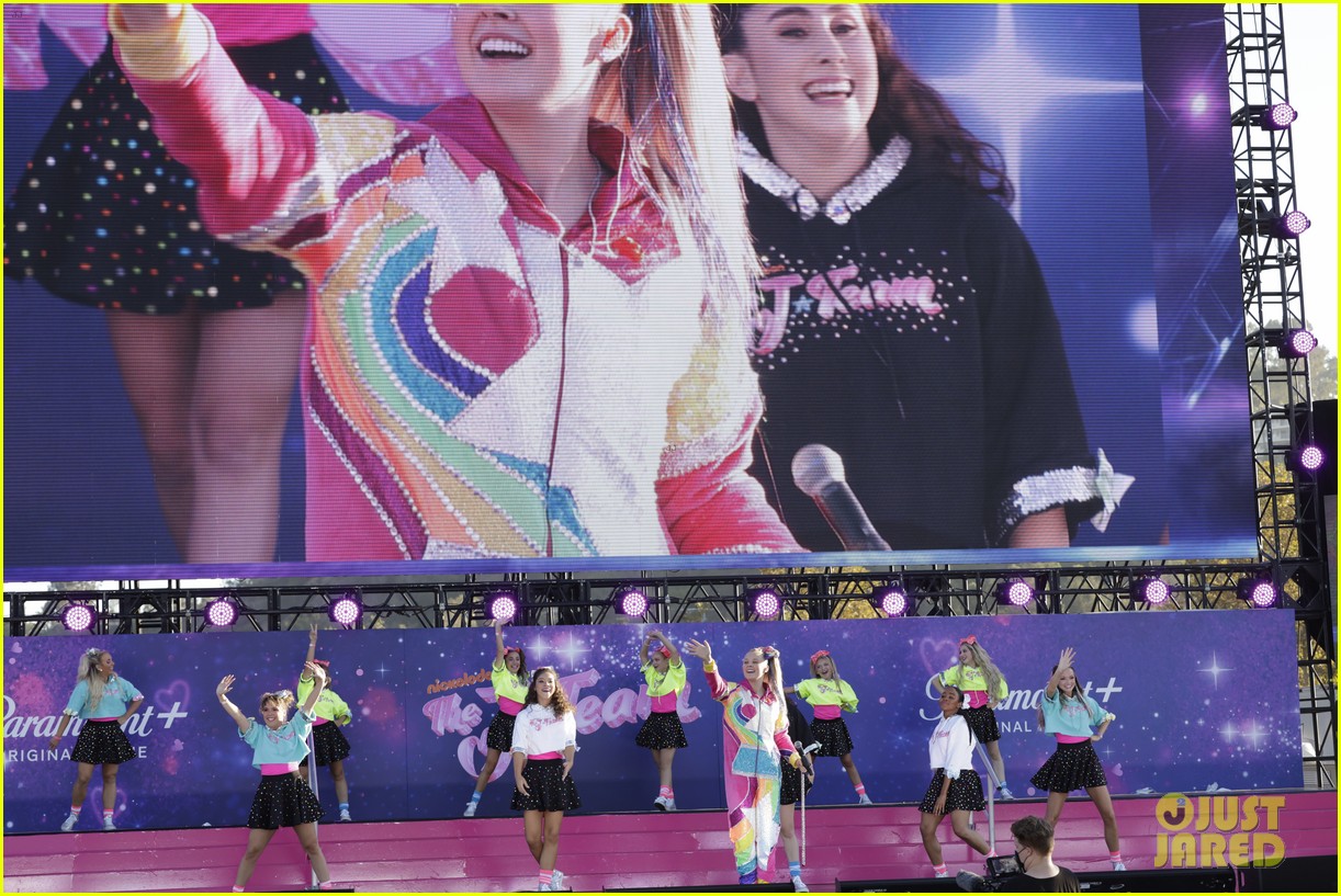 JoJo Siwa Makes Red Carpet Debut With Girlfriend Kylie Prew at 'The J Team' Premiere