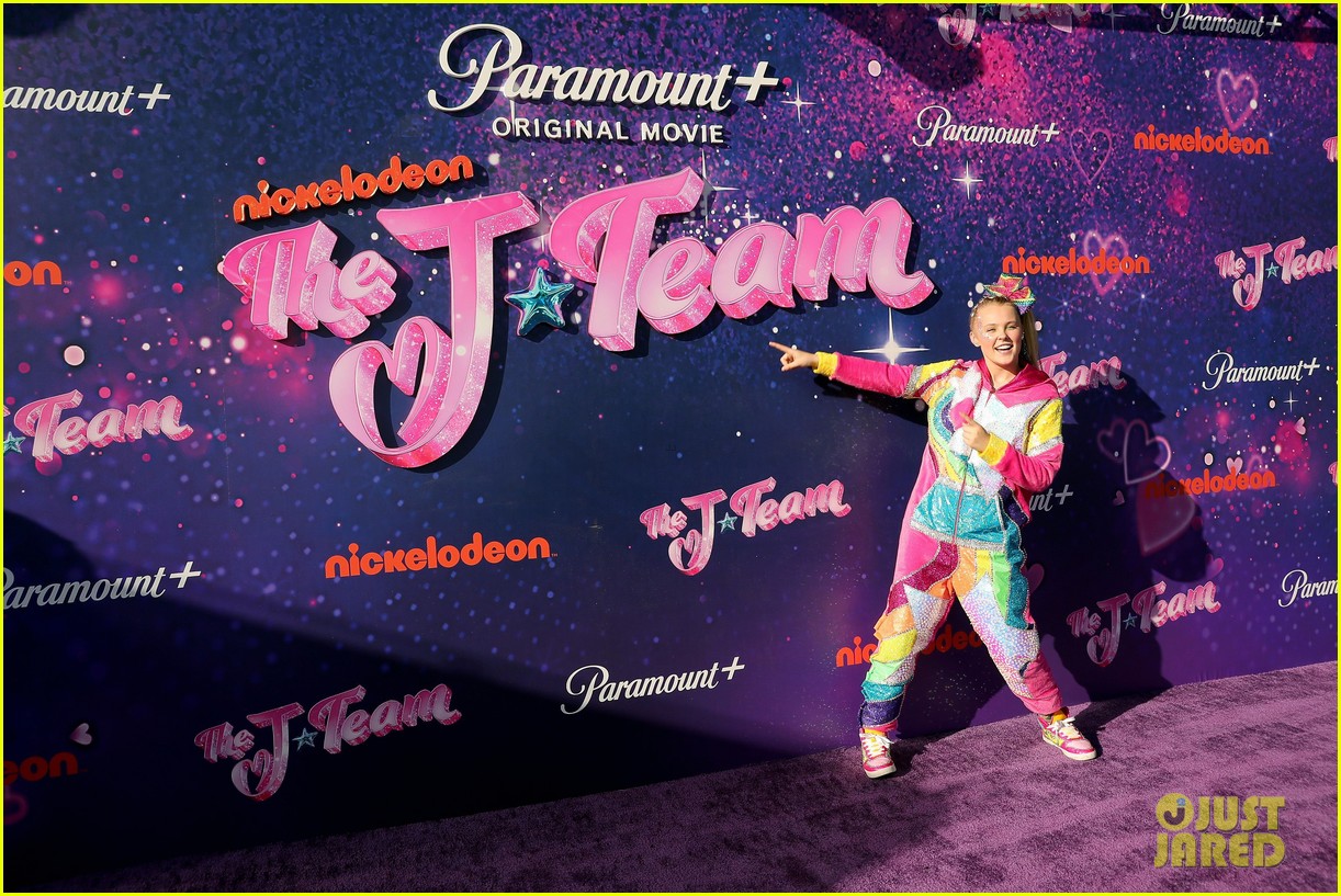 JoJo Siwa Makes Red Carpet Debut With Girlfriend Kylie Prew at 'The J Team' Premiere