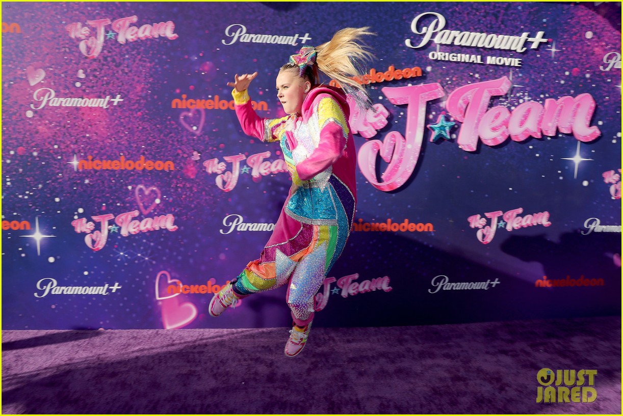 JoJo Siwa Makes Red Carpet Debut With Girlfriend Kylie Prew at 'The J Team' Premiere