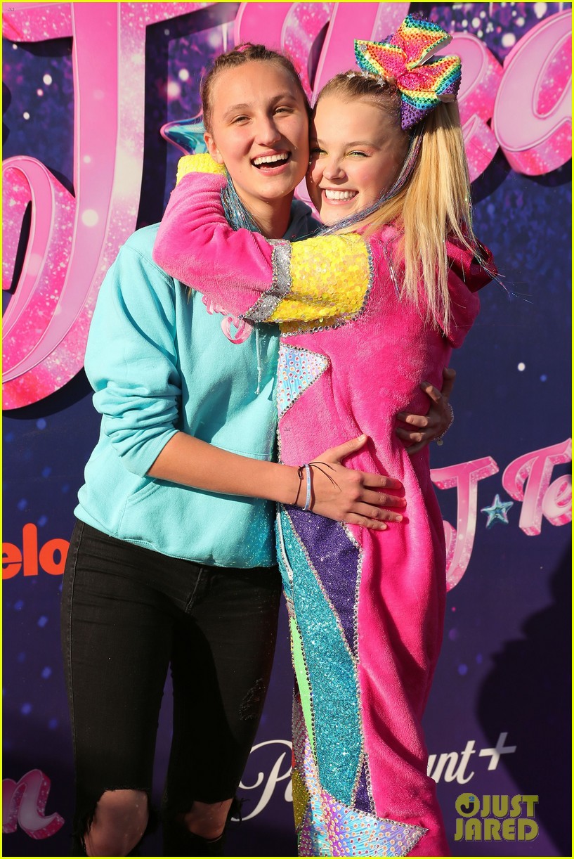 JoJo Siwa Makes Red Carpet Debut With Girlfriend Kylie Prew at 'The J Team' Premiere