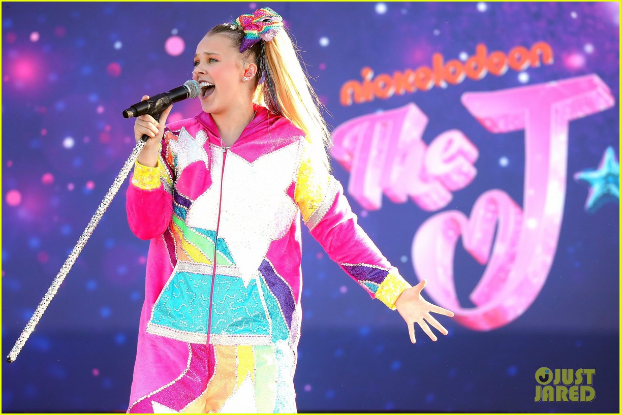 JoJo Siwa Makes Red Carpet Debut With Girlfriend Kylie Prew at 'The J Team' Premiere