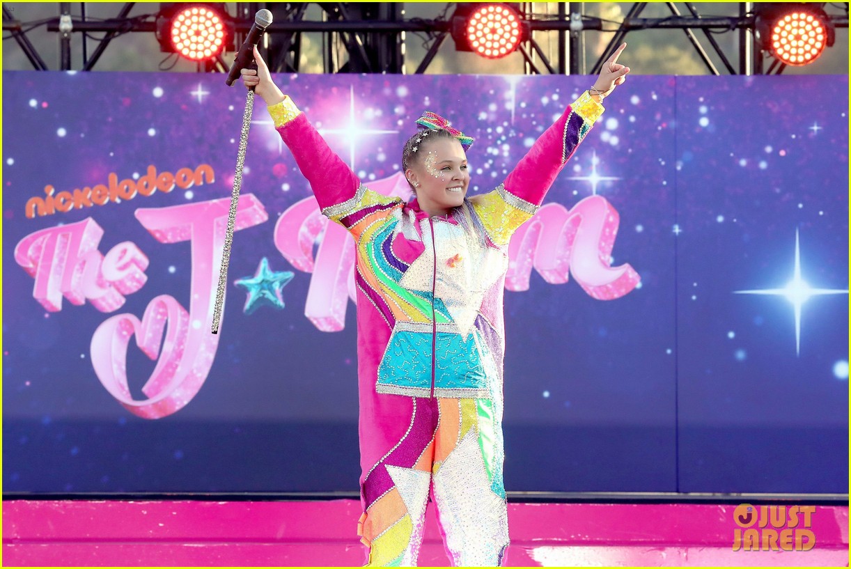 JoJo Siwa Makes Red Carpet Debut With Girlfriend Kylie Prew at 'The J Team' Premiere