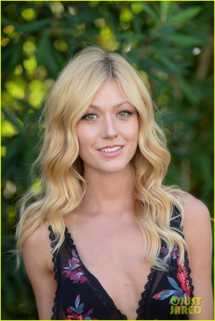 Arrowverse Stars Azie Tesfai & Katherine McNamara Attend Creative Coalition's Humanitarian Awards