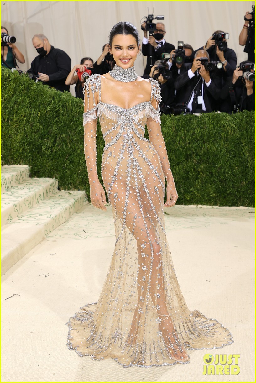Gigi Hadid Has the Best Reaction to Kendall Jenner at Met Gala 2021