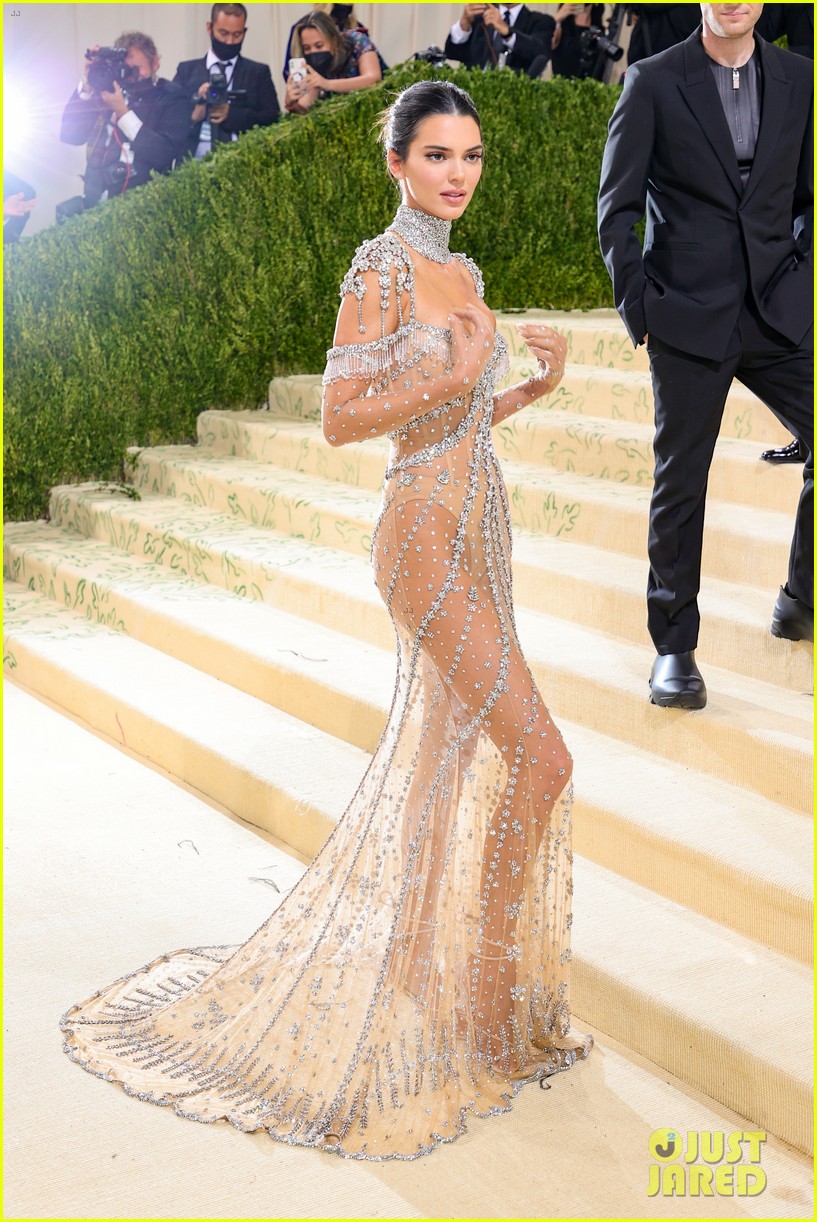 Gigi Hadid Has the Best Reaction to Kendall Jenner at Met Gala 2021