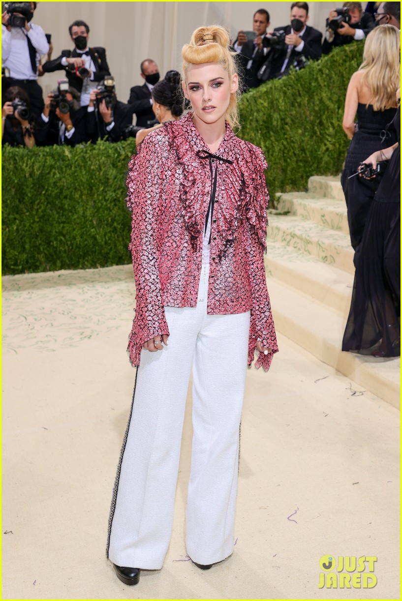 Kristen Stewart Wears Pink Ruffles For Met Gala 2021