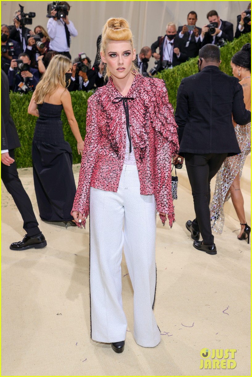 Kristen Stewart Wears Pink Ruffles For Met Gala 2021