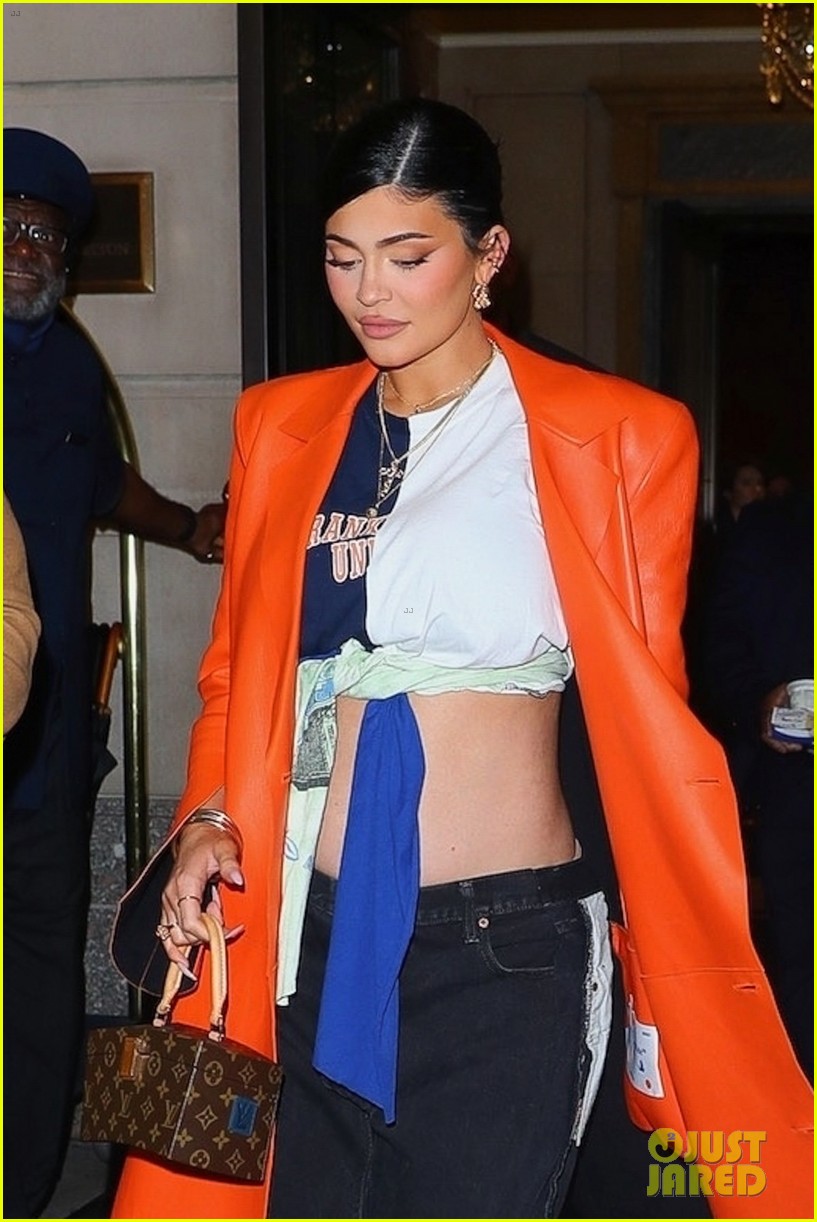 Kylie Jenner Flaunts Her Pregnancy in Latest Look in NYC!