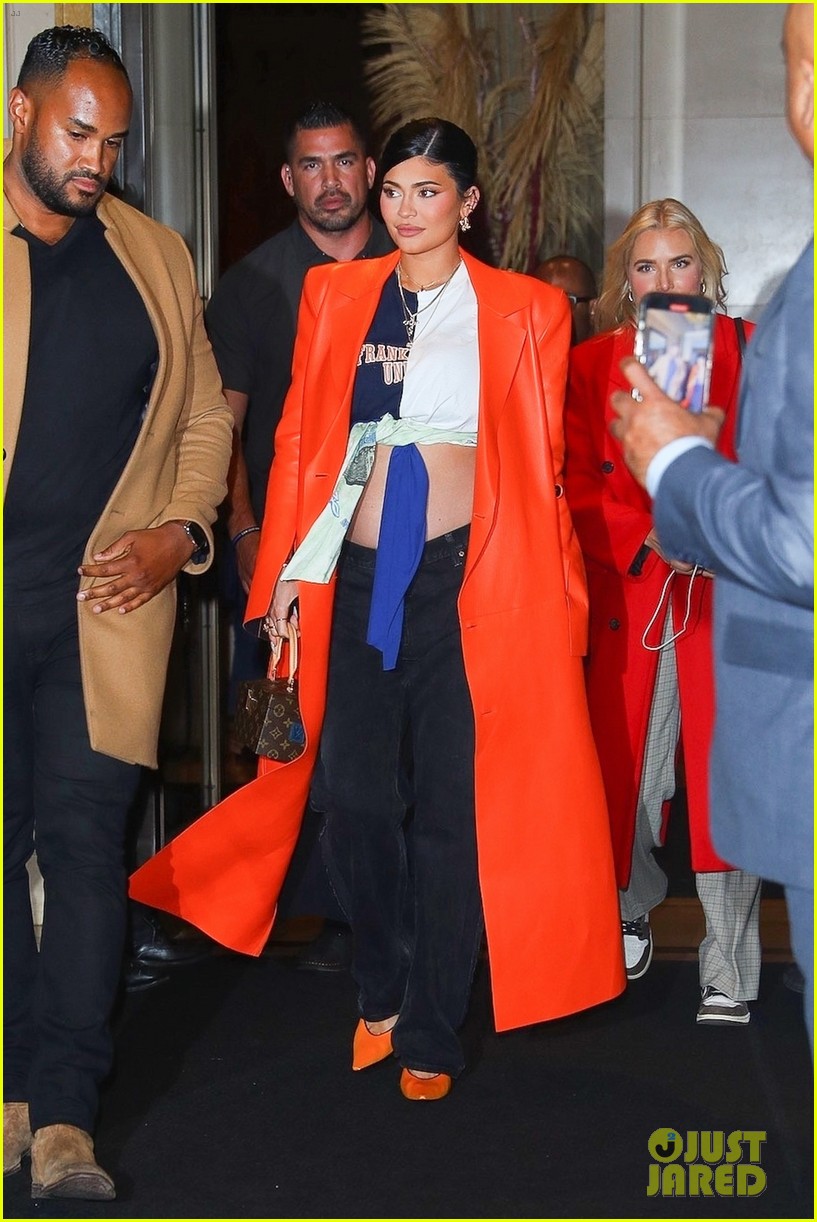Kylie Jenner Flaunts Her Pregnancy in Latest Look in NYC!
