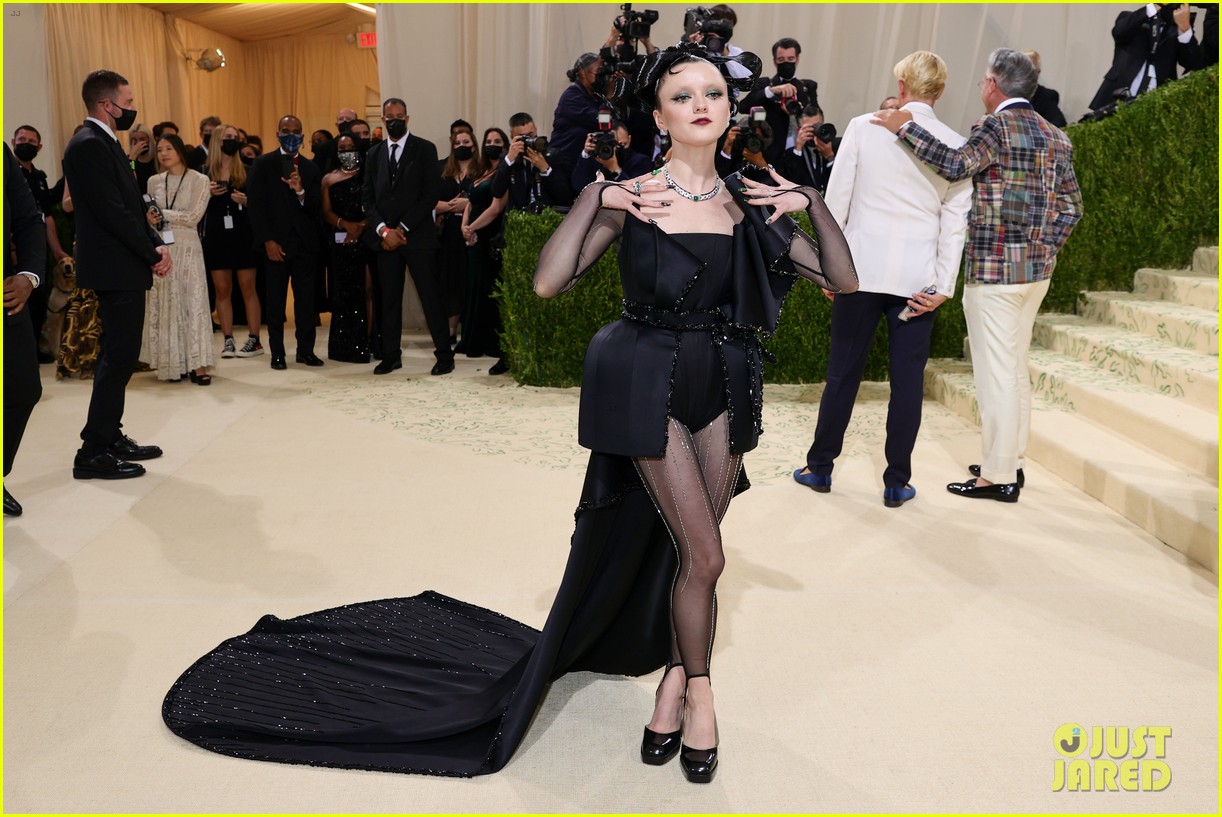 Maisie Williams Is a Super Chic Wednesday Addams at Met Gala 2021