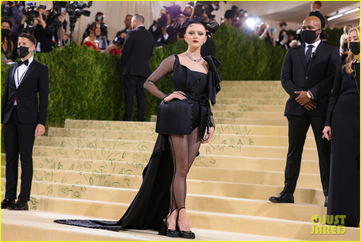 Maisie Williams Is a Super Chic Wednesday Addams at Met Gala 2021