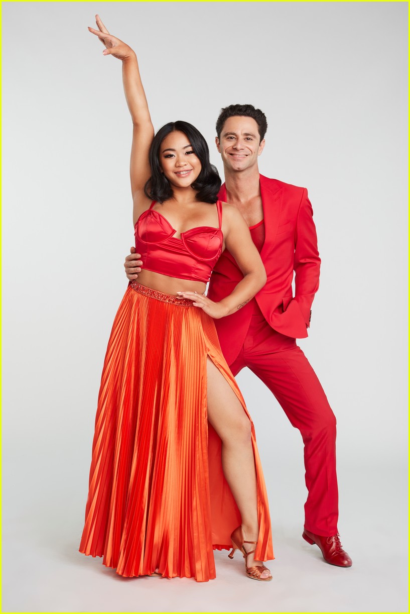 Suni Lee Jives Her Way Through 'Dancing With The Stars' Night 1 With Sasha Farber (Video)