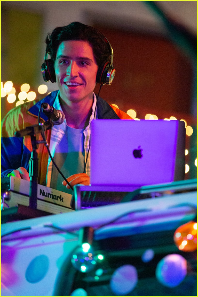 Vanessa Marano Meets David Henrie In New 'This Is The Year' Clip - Exclusive!