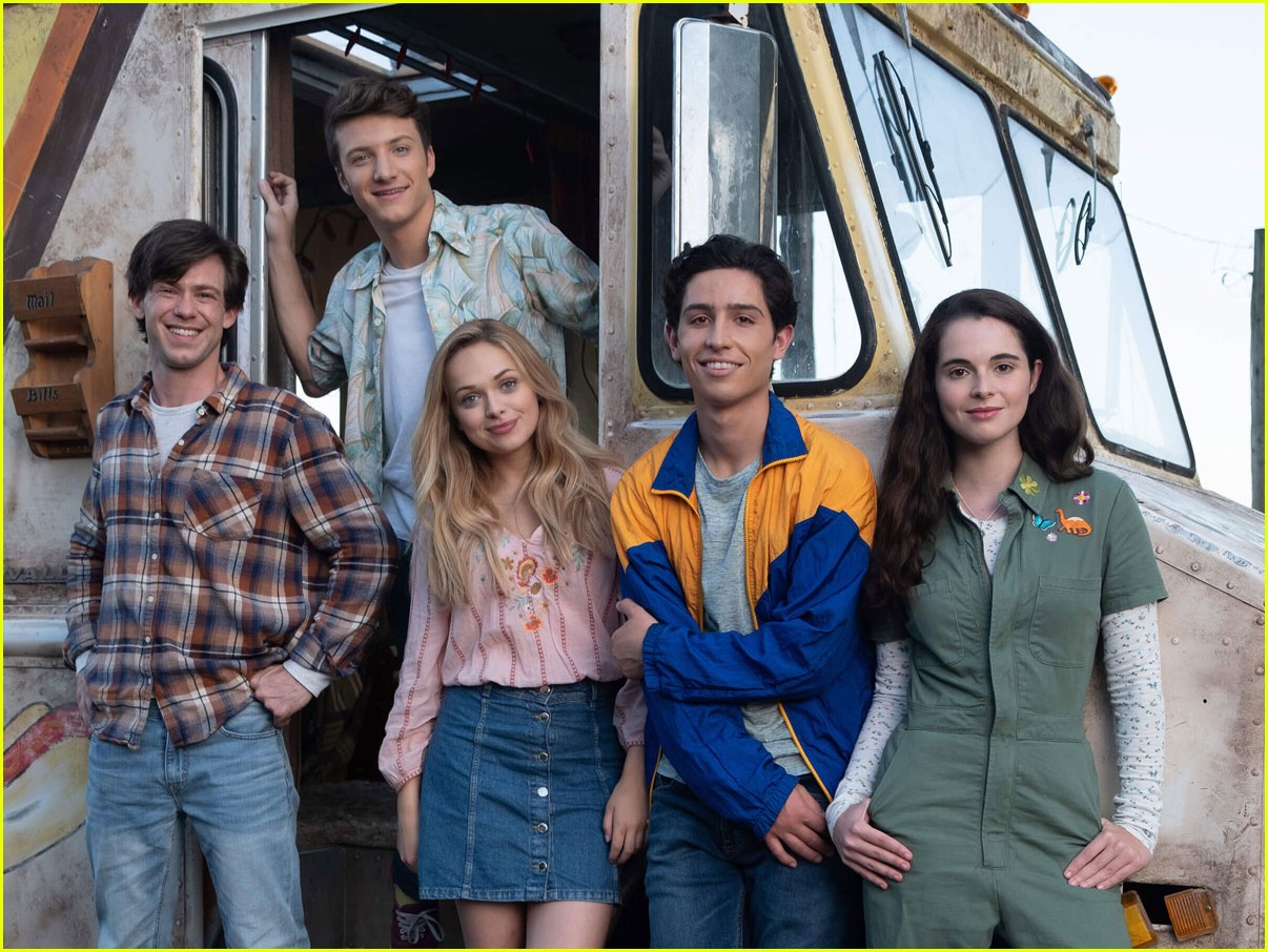 Vanessa Marano Meets David Henrie In New 'This Is The Year' Clip - Exclusive!