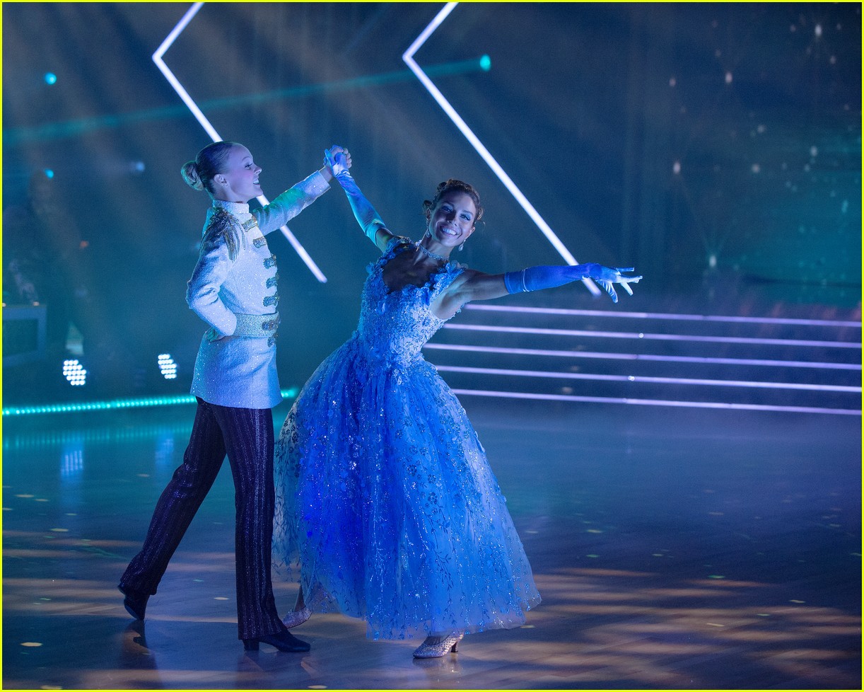 JoJo Siwa Turns Into Prince Charming For Dancing With The Stars' Disney Week: Heroes Night - Watch Now!