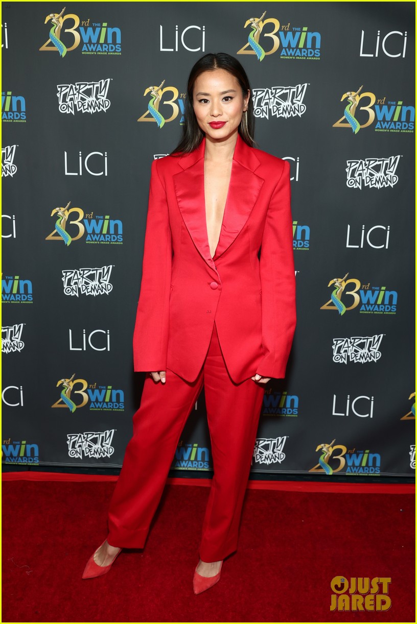 JoJo Siwa Wears Mac & Cheese Box Outfit For Women's Image Awards 2021