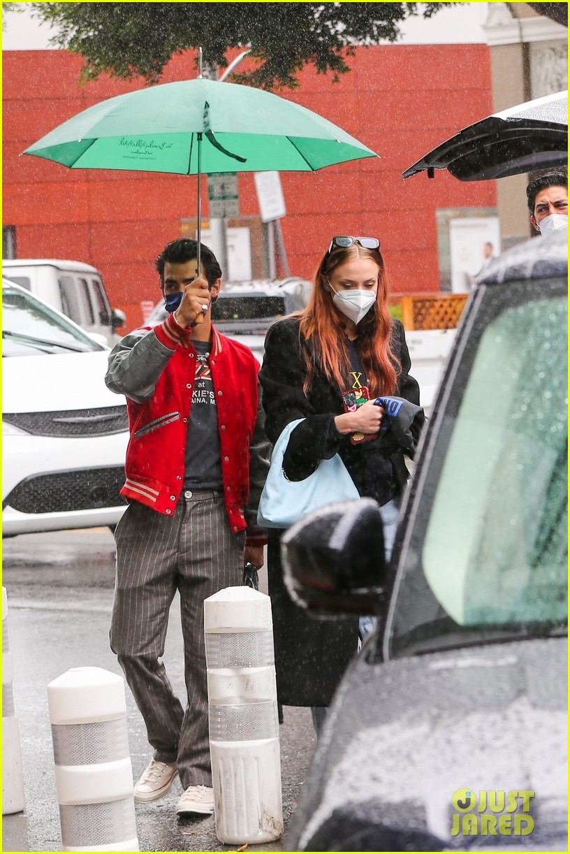 Joe Jonas & Sophie Turner Head Out for a Bite to Eat in Los Angeles