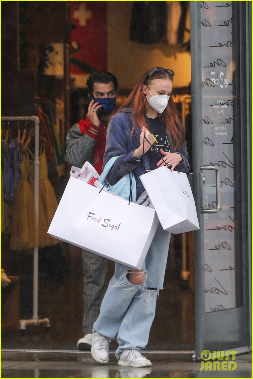 Joe Jonas & Sophie Turner Head Out for a Bite to Eat in Los Angeles