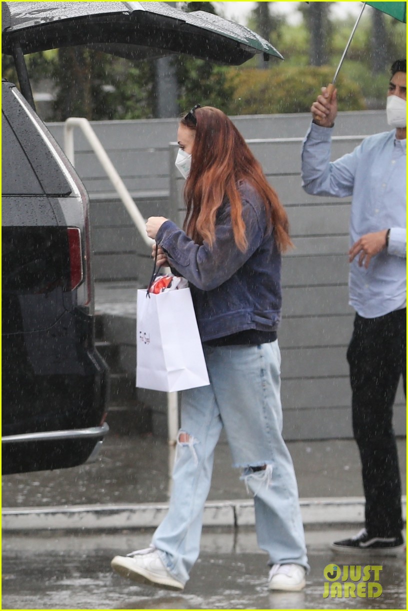 Joe Jonas & Sophie Turner Head Out for a Bite to Eat in Los Angeles