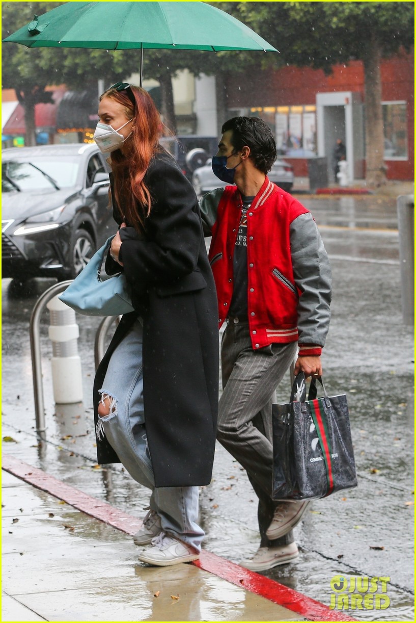 Joe Jonas & Sophie Turner Head Out for a Bite to Eat in Los Angeles
