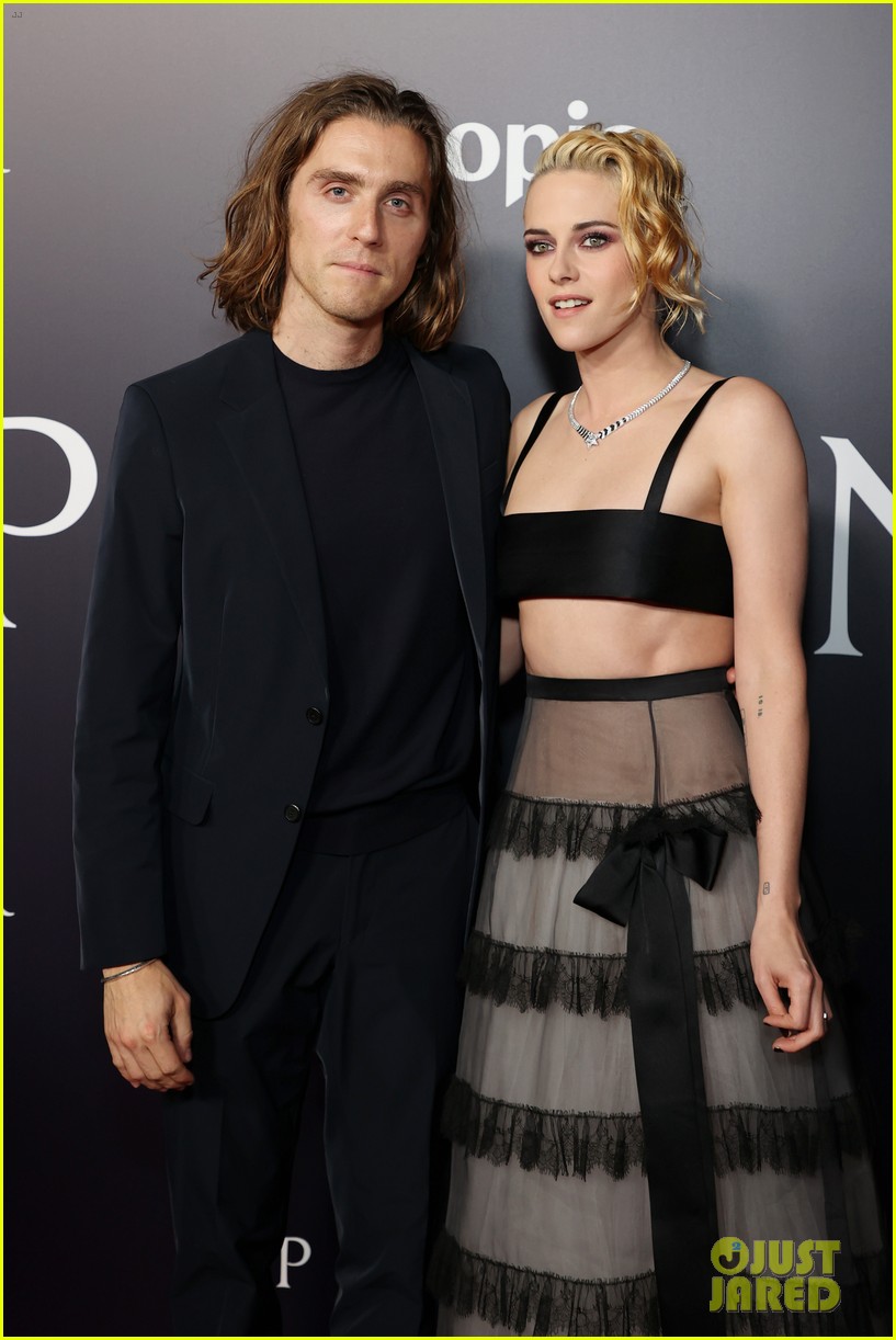 Kristen Stewart Strikes a Pose at the Premiere of 'Spencer' in LA!