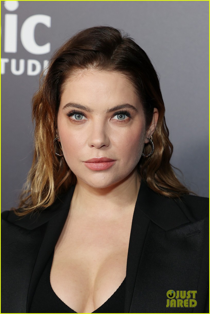 Kristen Stewart Strikes a Pose at the Premiere of 'Spencer' in LA!