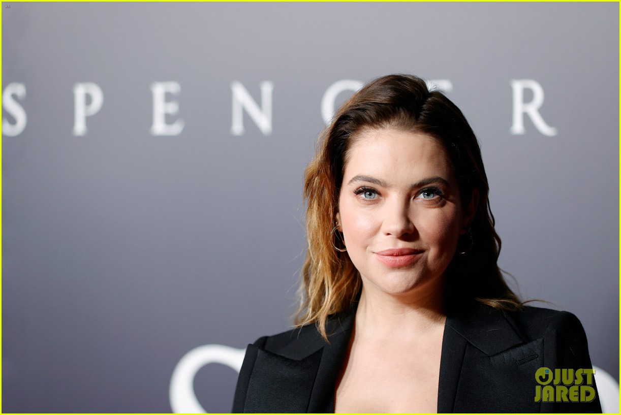 Kristen Stewart Strikes a Pose at the Premiere of 'Spencer' in LA!