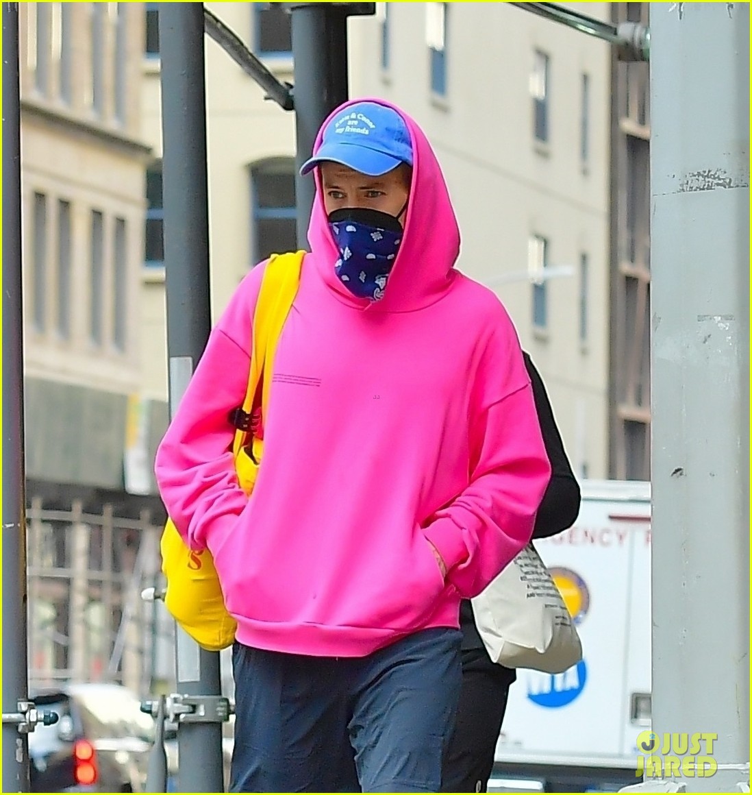 Harry Styles Spends the Day with Some Friends in NYC