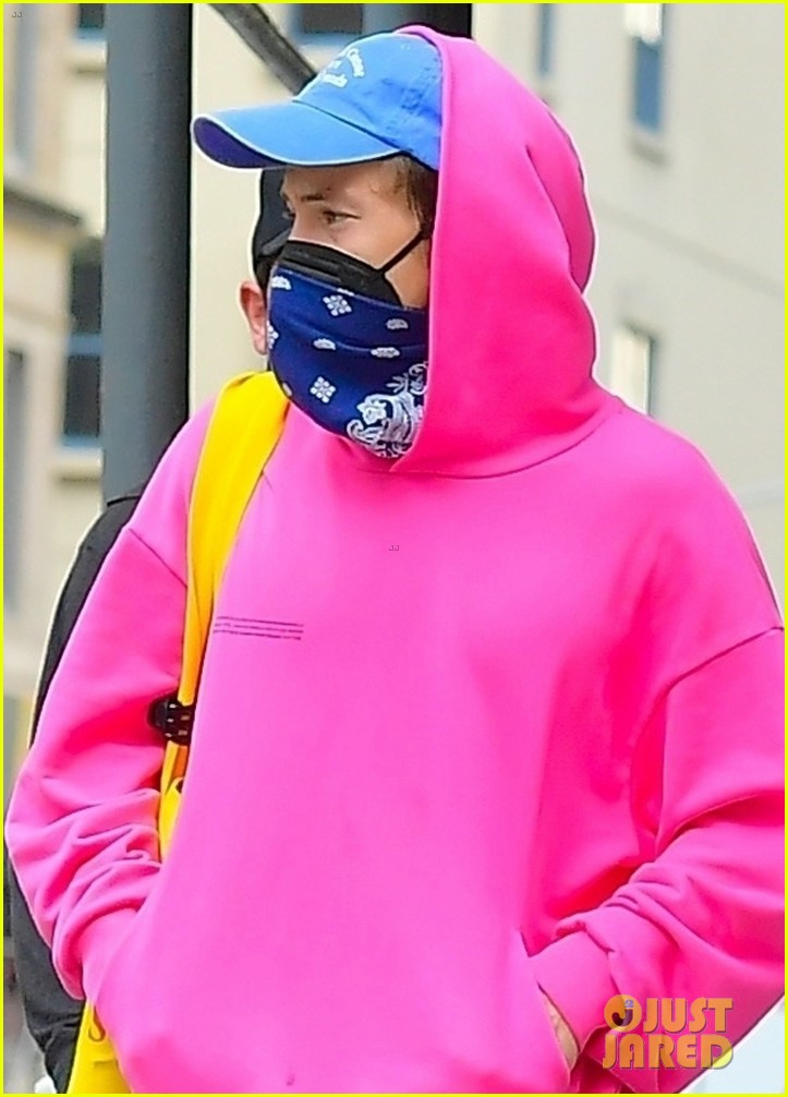 Harry Styles Spends the Day with Some Friends in NYC
