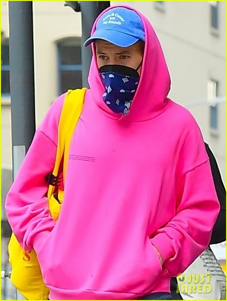 Harry Styles Spends the Day with Some Friends in NYC