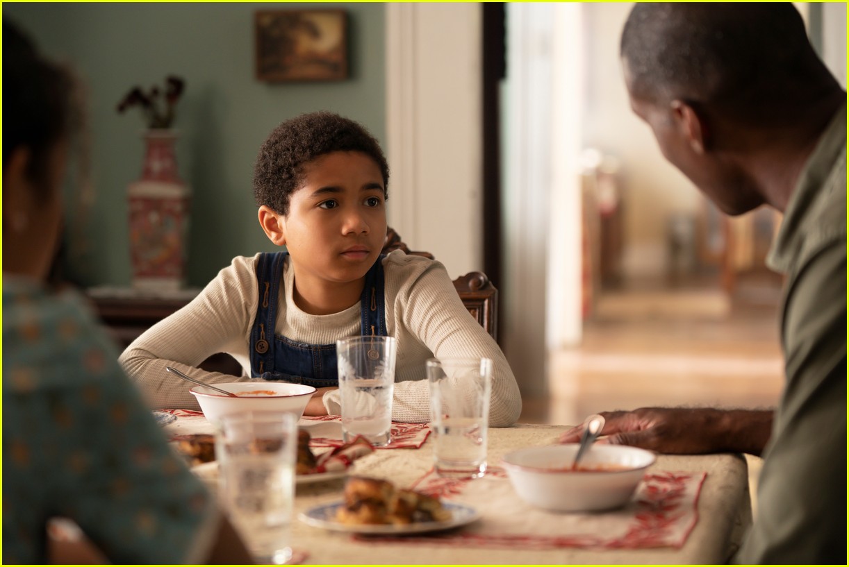 Disney Channel Reveals 'Secrets of Sulphur Springs' Season 2 First Look, Adds 5 to Cast!