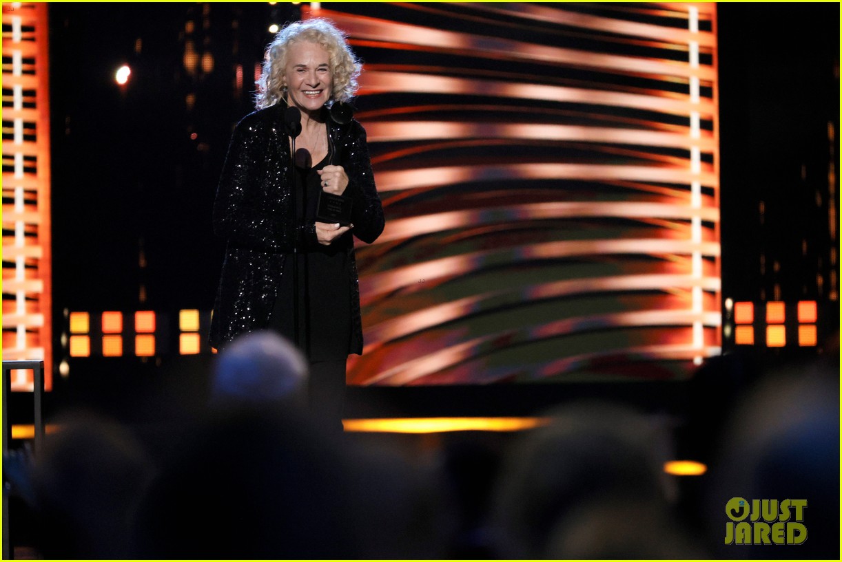 Taylor Swift Opens Rock & Roll Hall of Fame Induction Ceremony While Honoring Carole King!
